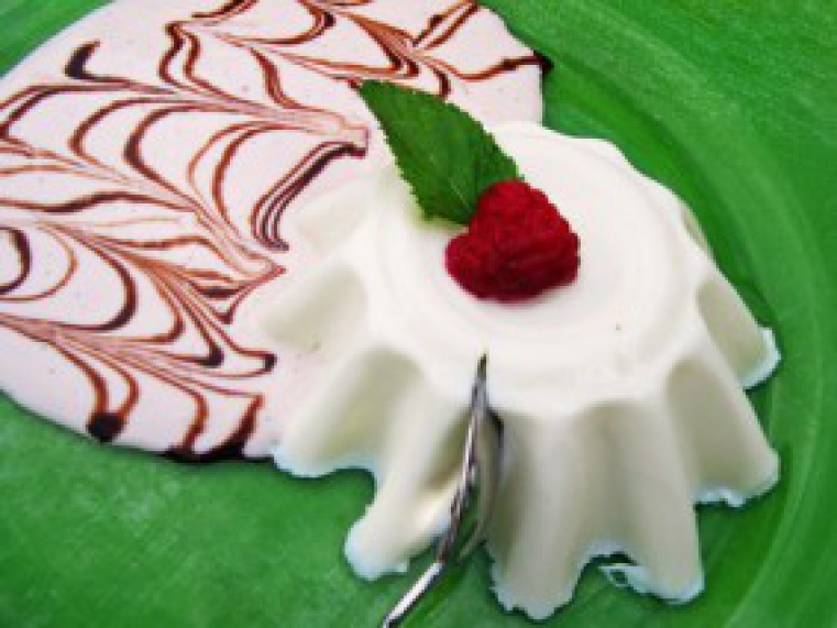 Média réf. 107 (2/2): Panna cotta traditionnel italien coulis de fruits et caramel